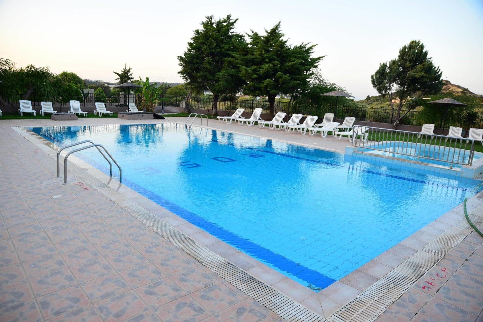 Rose Hotel Фалираки Екстериор снимка